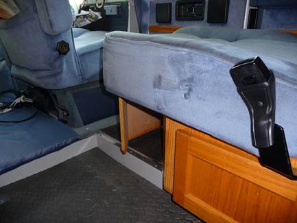 RT Third Seat Bed08